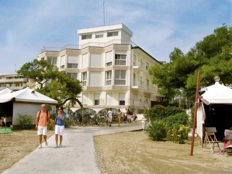 Petit Palais Hotel