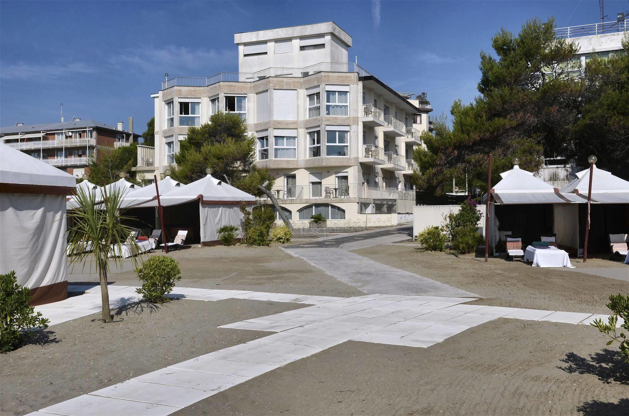 Hotel Petit Palais